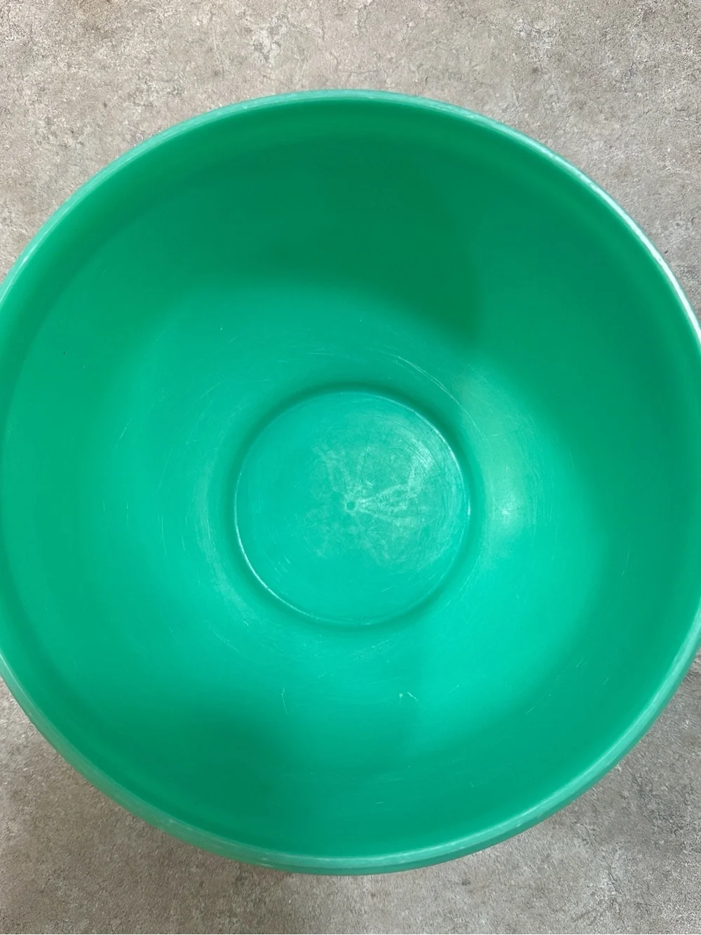 Tupperware Green Lettuce Bowl